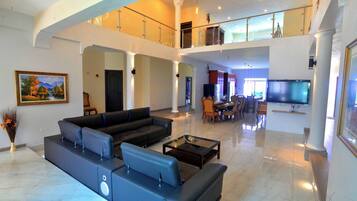 Vila, 6 quartos, acessível, para fumantes | Sala de estar