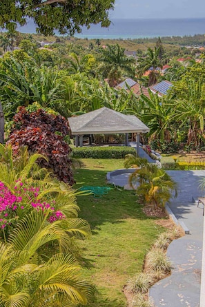 Property grounds - Crystal Jamaica Villa Tours (Montego Bay)