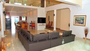 Villa, 6 Bedrooms, Accessible, Smoking | Living room