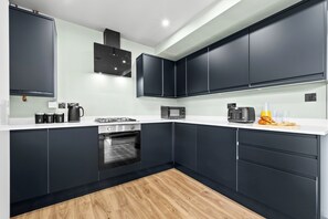 Private kitchen - NEW! Driveway Parking, Warwick Castle, M40, A46 (Warwick)