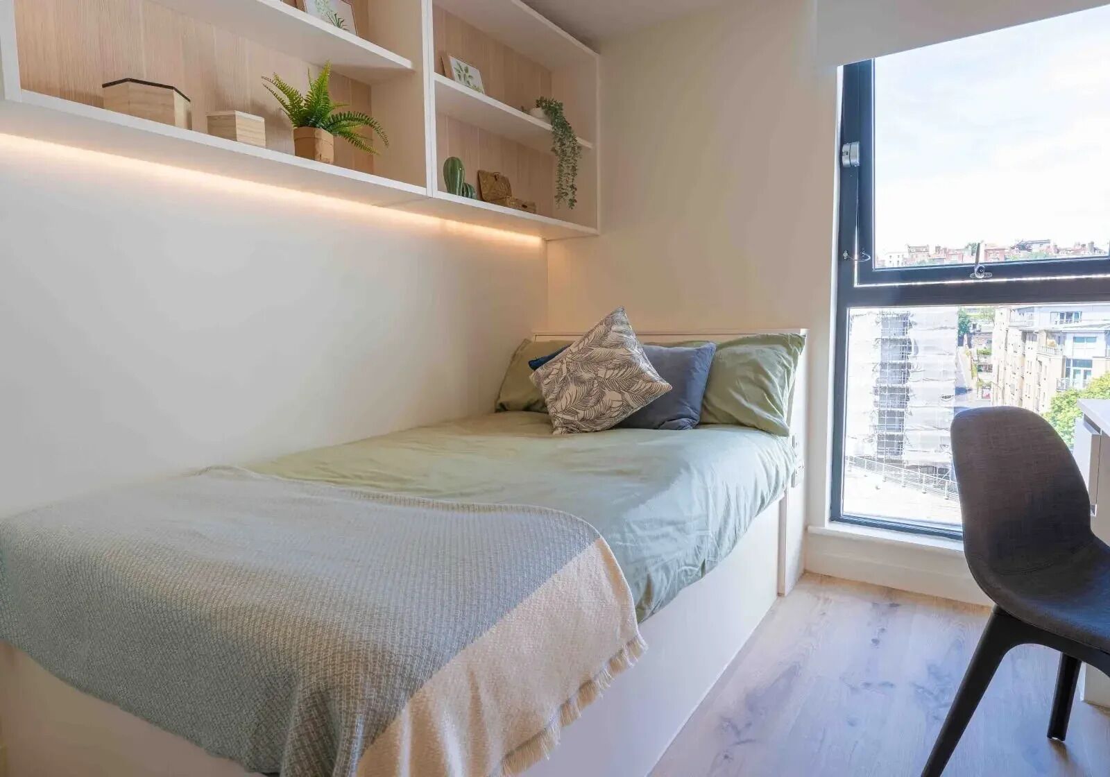 Iron/ironing board, free WiFi