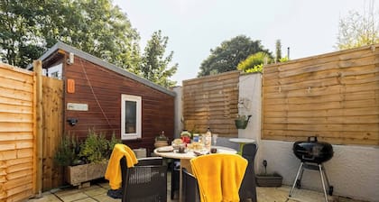 Cosy Annex, South Facing Patio