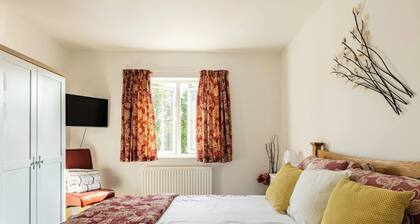 Cosy Annex, South Facing Patio