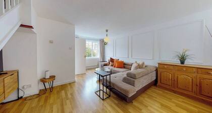 Near Tower Bridge 3 Bedroom House With p