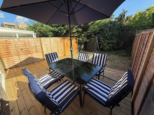 Near Tower Bridge 3 Bedroom House With p