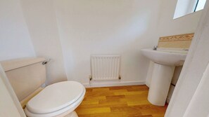 House, 3 Bedrooms, Smoking, Patio | Bathroom - Near Tower Bridge 3 Bedroom House With p (London)