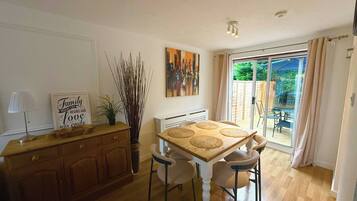 House, 3 Bedrooms, Smoking, Patio | Dining room