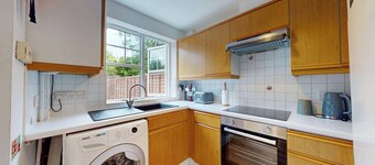 Near Tower Bridge 3 Bedroom House With p
