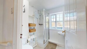 House, 3 Bedrooms, Smoking, Patio | Bathroom