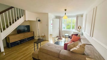 House, 3 Bedrooms, Smoking, Patio | Living room