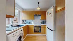 Casa, 3 habitaciones, para fumadores, patio | Lavandería