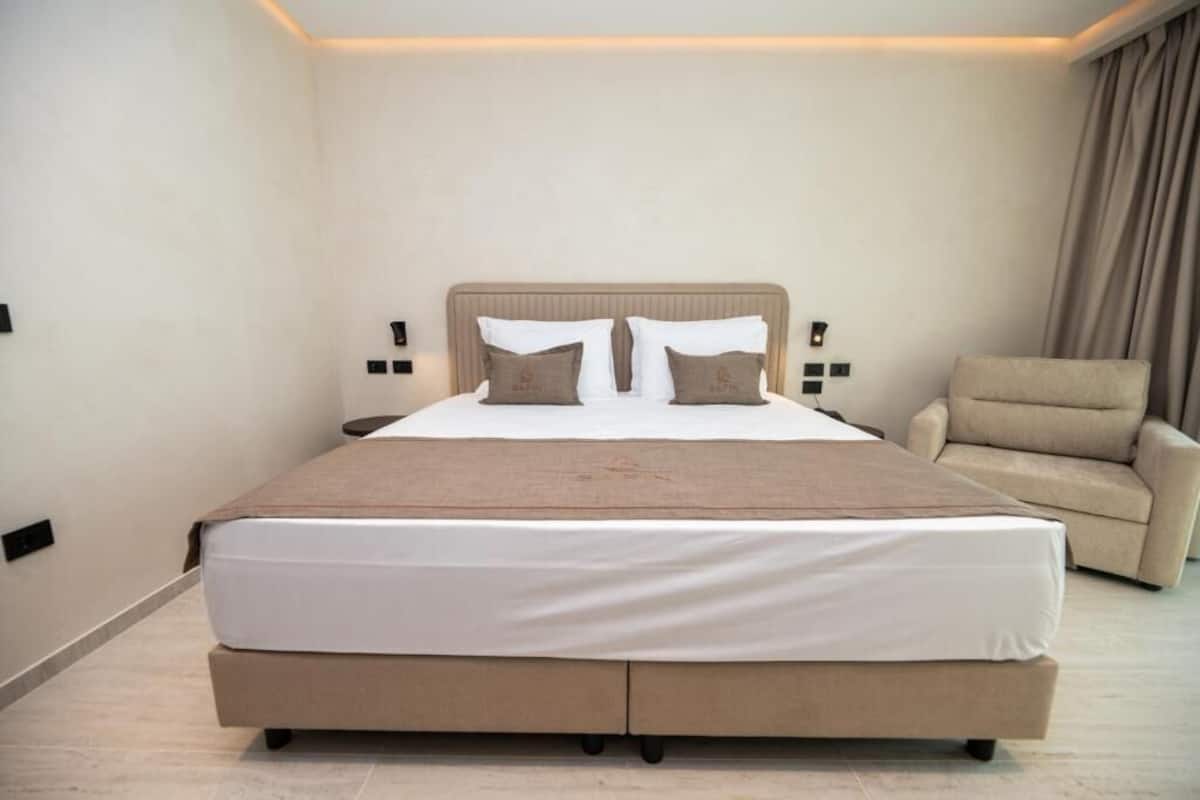 高級三人房, 1 張特大雙人床和 1 張沙發床, 陽台, 海景 | 客房內保險箱、免費無線上網