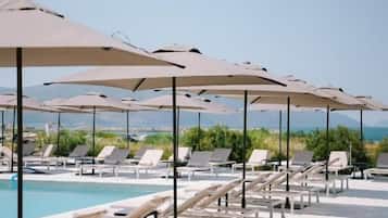 Deluxe Double Room | Outdoor dining