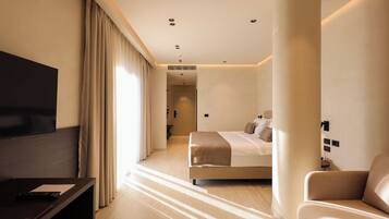 Suite junior | Minibar, caja fuerte, wifi gratis y ropa de cama