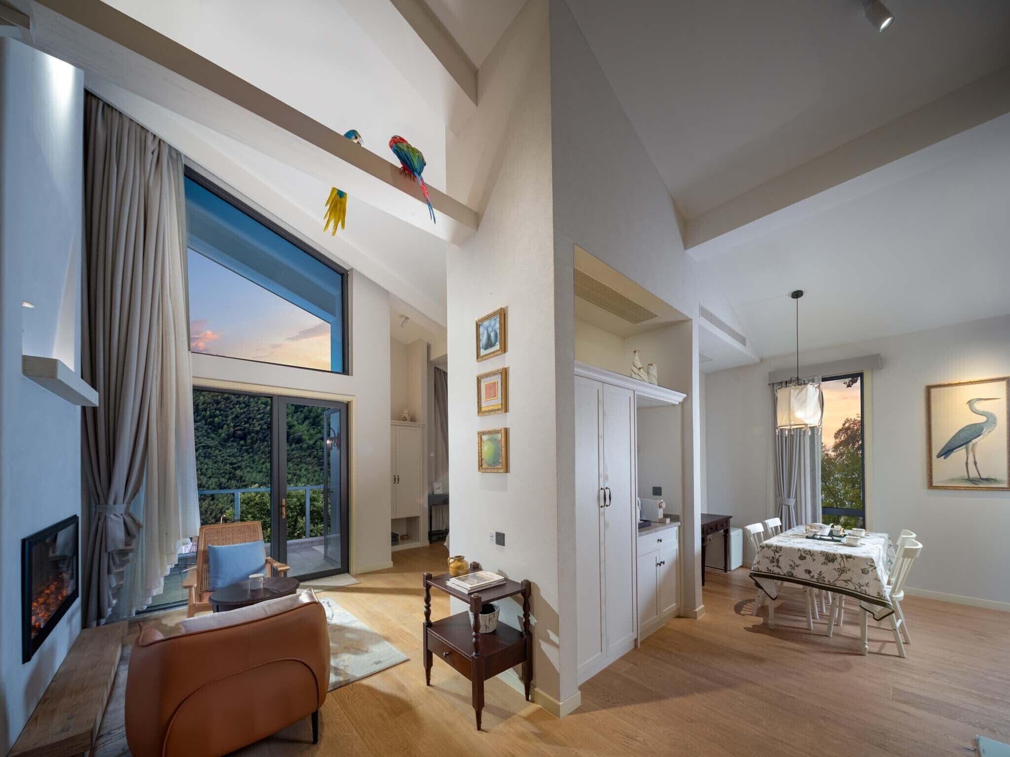 ห้องแฟมิลี่ทวิน, ลานระเบียง, วิวภูเขา | ห้องพักตกแต่งอย่างมีเอกลักษณ์, ตกแต่งพิเศษโดยเฉพาะ, โต๊ะทำงาน