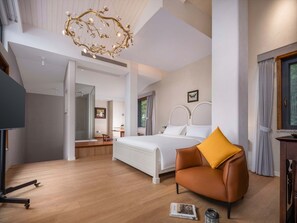 Individually decorated, individually furnished, desk, laptop workspace - HeartLand Logde MoGanShan. (Huzhou)