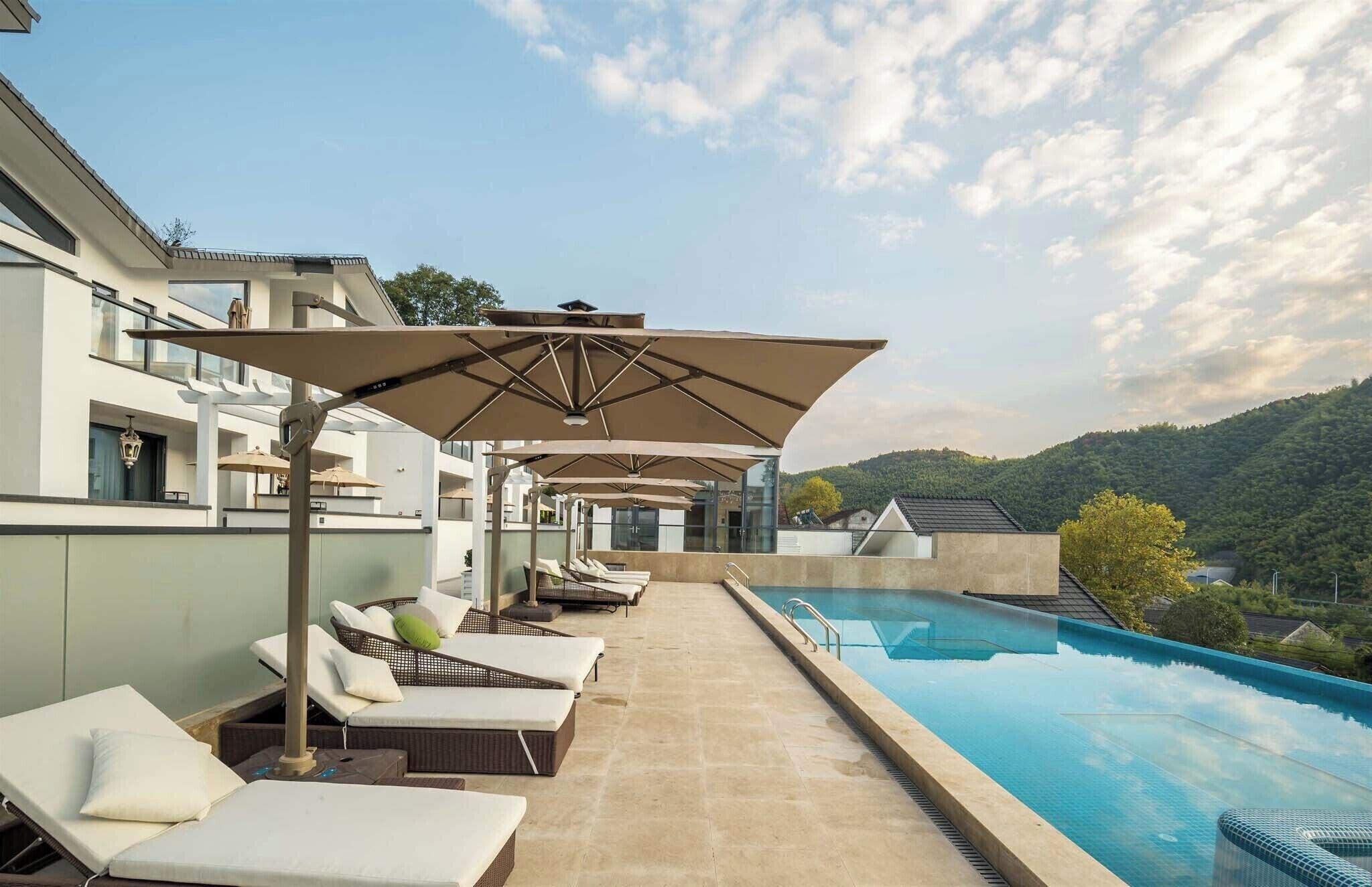 สระว่ายน้ำ