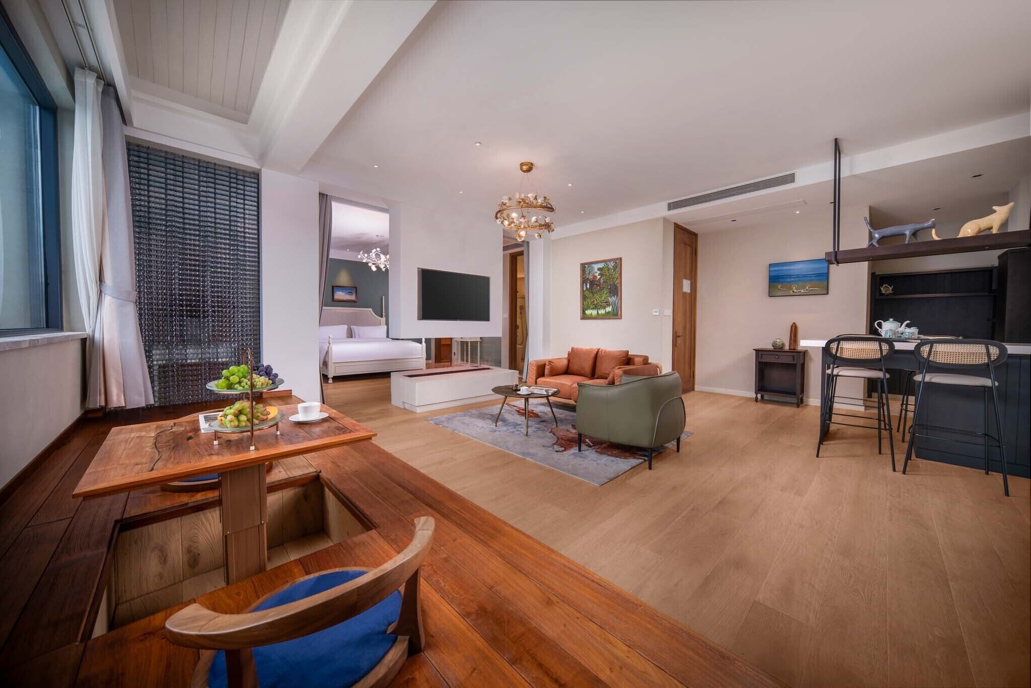 Individually decorated, individually furnished, desk, laptop workspace