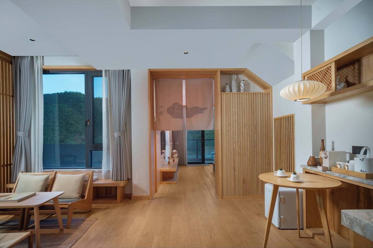 Individually decorated, individually furnished, desk, laptop workspace