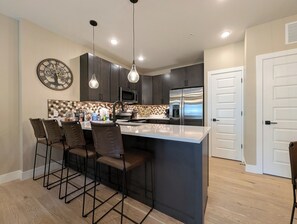 Fridge, microwave, oven, stovetop - New Luxury | Keystone Lake | King Bed (Keystone)