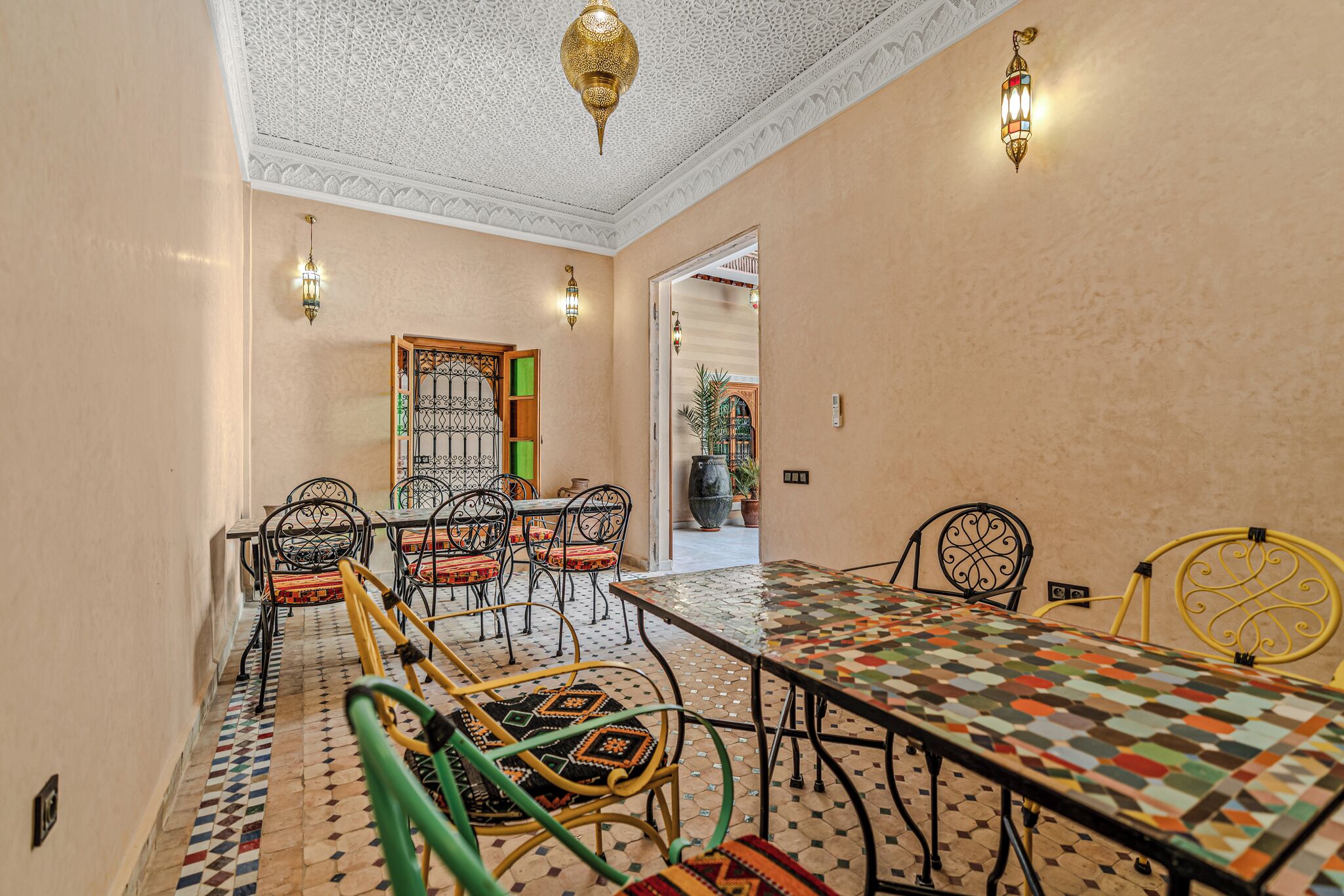 Desayuno con opciones de la cocina local incluido todos los días 