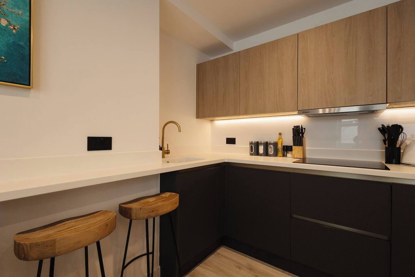 冷蔵庫、電子レンジ、オーブン、コンロ