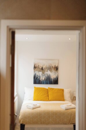 1 bedroom, desk, iron/ironing board, WiFi - Central Leeds 1-Bed Apartment near Train Station (Leeds)