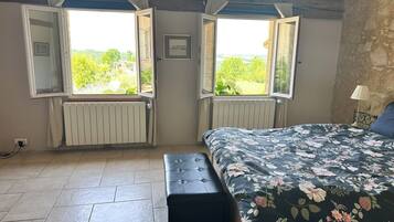 Fer et planche Ă repasser, Wi-Fi, draps fournis