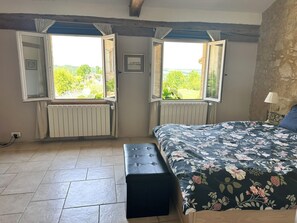 Fer et planche Ă repasser, Wi-Fi, draps fournis