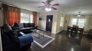 Living area - Modern 3BR ATL Home, 6-Car Private Parking, 10 Min to Airport & DT (Atlanta)