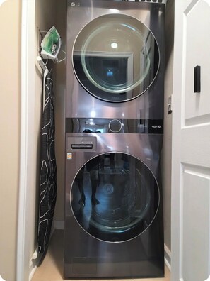 Interior - Modern 3BR ATL Home, 6-Car Private Parking, 10 Min to Airport & DT (Atlanta)