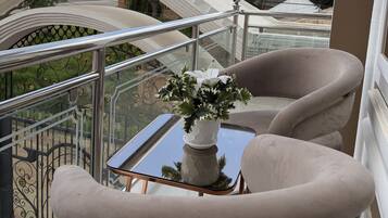 ラグジュアリー シングルルーム バルコニー シティビュー