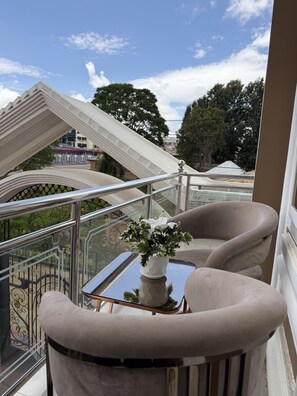 Luxury Single Room, Balcony, City View - Pera Imperial hotel (Iringa)