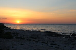 On the beach, black sand, beach umbrellas - Luca's House (Giovinazzo)