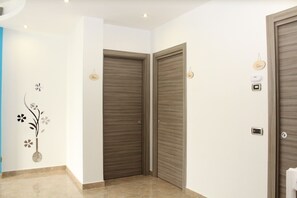 Deluxe Double Room, Patio, Partial Sea View | Interior - Luca's House (Giovinazzo)