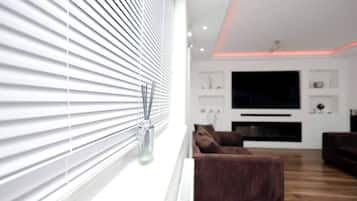 House, 4 Bedrooms, Accessible | Living room