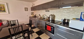 Fridge, microwave, oven, stovetop - LE FLOREAL Apartment 75 m² - 2 Bedrooms - Sleeps 4 (Bandol)