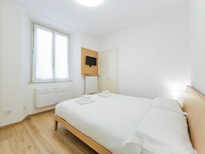 صورة غير مصنفة، 3 من 36، زرّ