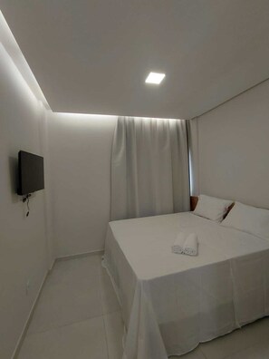 Basic Double Room | Desk, laptop workspace, free WiFi - Hotel Monte Carmelo (Petrolina)