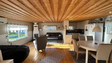 Huis, 2 slaapkamers, open haard, uitzicht op tuin | Woonkamer