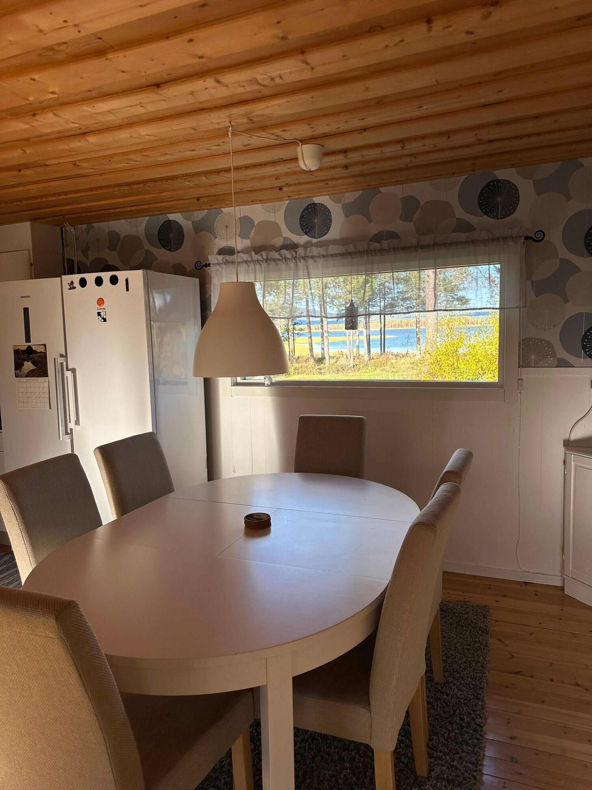 منزل - غرفتا نوم - بمدفأة - منظر للحديقة