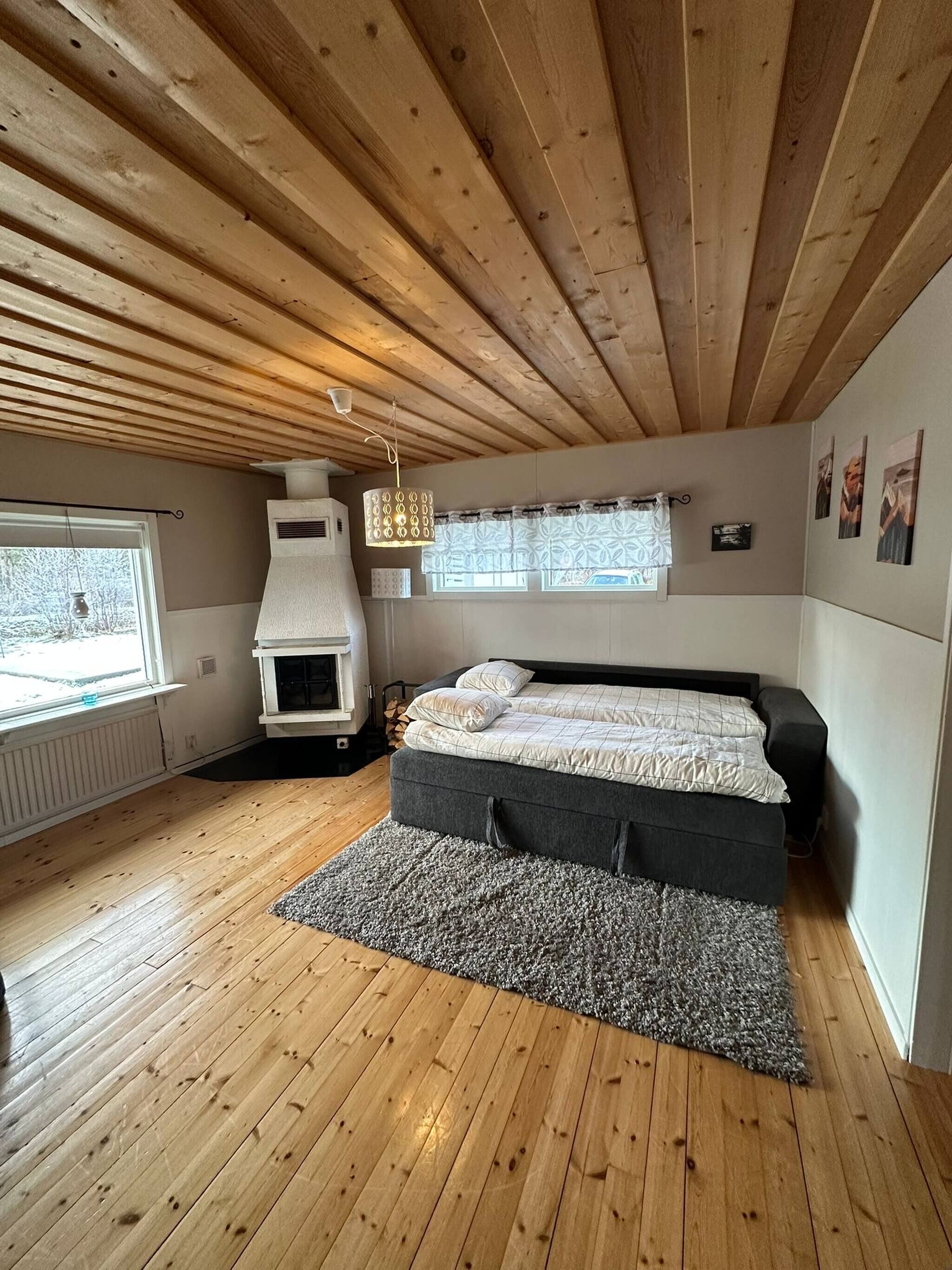 Hus, 2 soverom, peis, hageutsikt