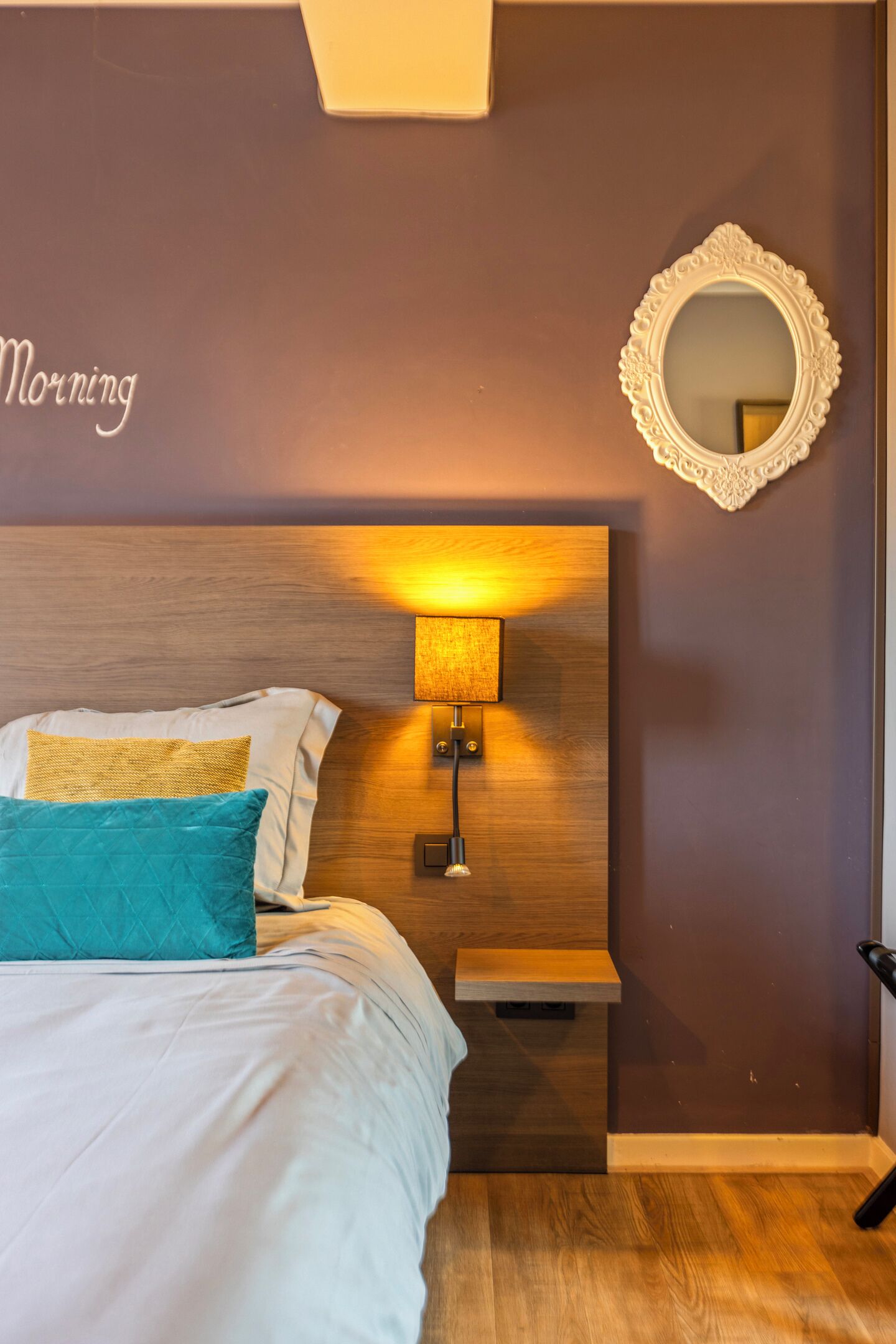 Coffres-forts dans les chambres, bureau, fer et planche à repasser