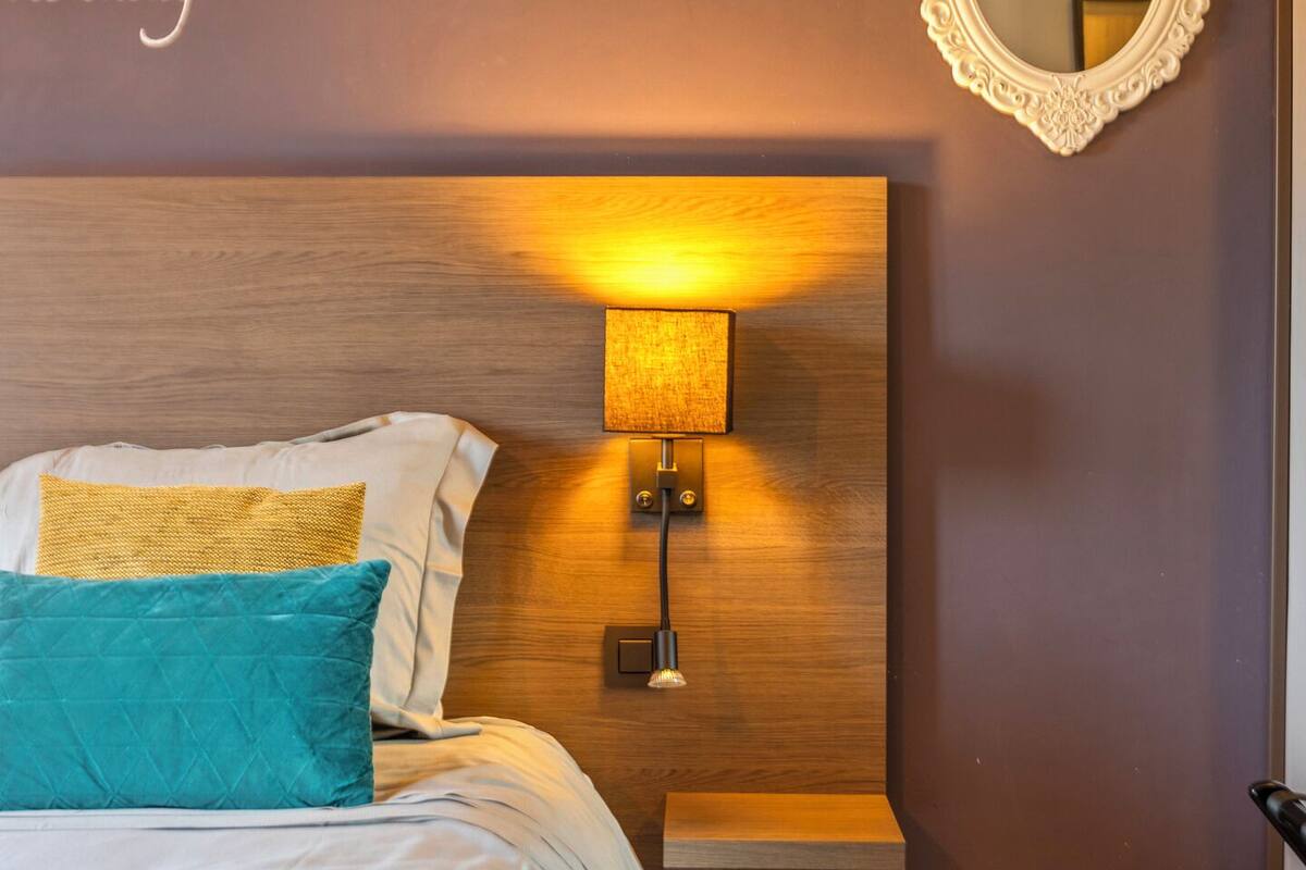 Comfort Double Room | In-room safe, desk, iron/ironing board, free WiFi