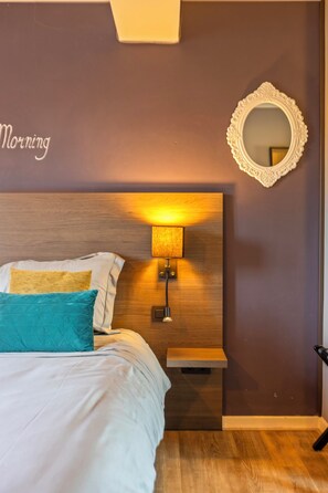 Comfort Double Room | In-room safe, desk, iron/ironing board, free WiFi