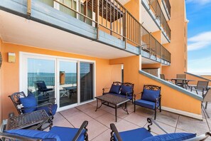 Outdoor dining - Ponte Vista 206 – Waterfront Comfort & Sunset Views (Ocean City)