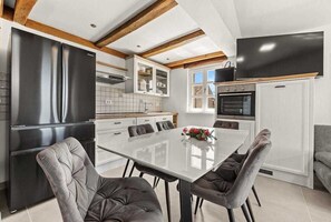Kühlschrank, Mikrowelle, Ofen, Geschirrspüler
