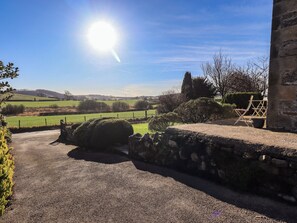 Property grounds - 2 Lupton Hall Cottages (Carnforth)