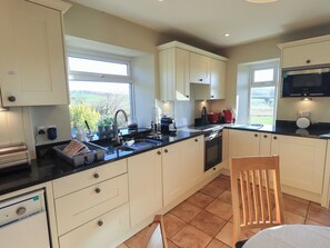 Dishwasher, cookware/dishes/utensils - 2 Lupton Hall Cottages (Carnforth)