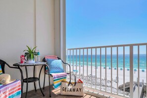 Interior - ☀️Gulf Dunes 516 - Gulf Glimmer | Gulf Front Views | Beach Service☀️ (Fort Walton Beach)